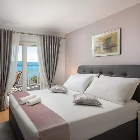 Luxury Seafront With Heated Pool, Jacuzzi, Sea View, 150 M From Stanici