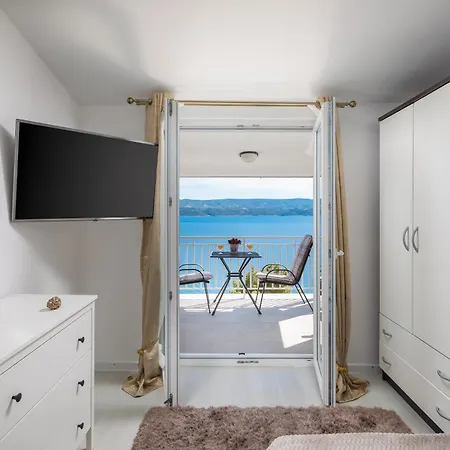 Luxury Seafront With Heated Pool, Jacuzzi, Sea View, 150 M From Вилла