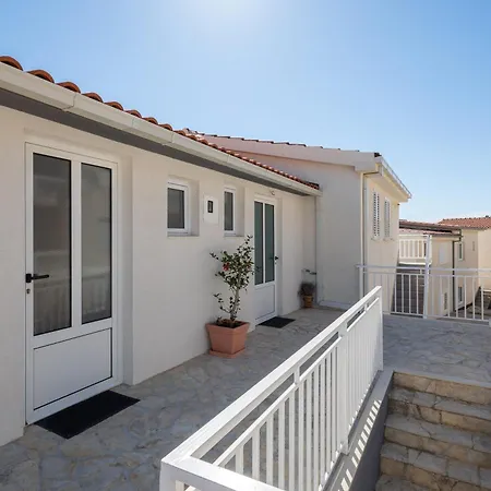 Villa Luxury Seafront With Heated Pool, Jacuzzi, Sea View, 150 M From *