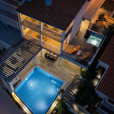 Luxury Seafront With Heated Pool, Jacuzzi, Sea View, 150 M From